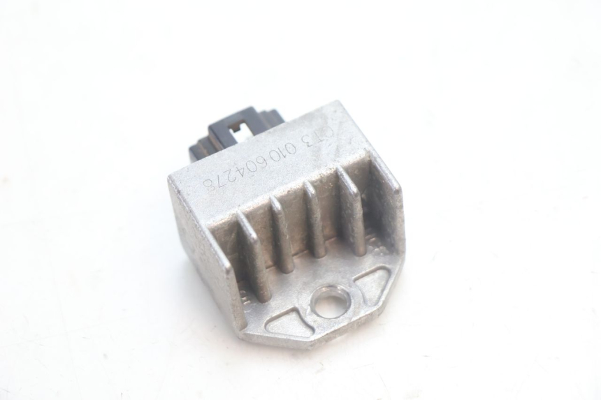 photo de REGULADOR DE CARGA PEUGEOT KISBEE 4T 50 (2010 - 2017) - Detalhe da peça