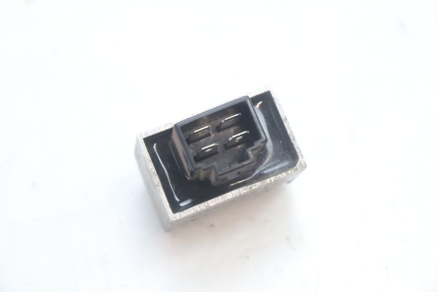 photo de REGULADOR DE CARGA PEUGEOT KISBEE 4T 50 (2010 - 2017) - Zoom do estado de desgaste