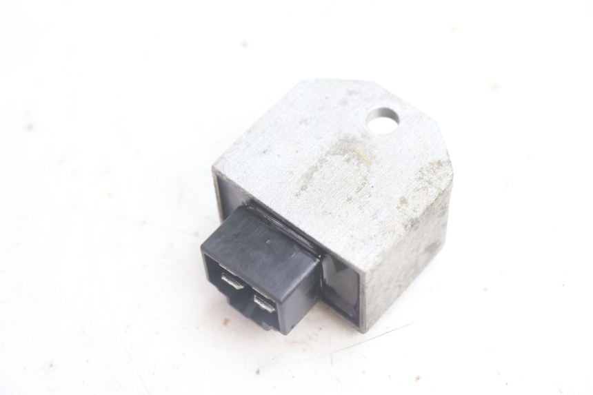 photo de REGULADOR DE CARGA PEUGEOT KISBEE 4T 50 (2010 - 2017) - Outro ângulo de visão