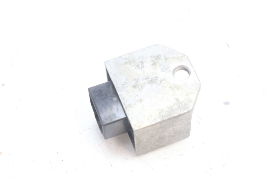 photo de REGULADOR DE CARGA PEUGEOT KISBEE 4T 50 (2010 - 2017) - Outro ângulo de visão