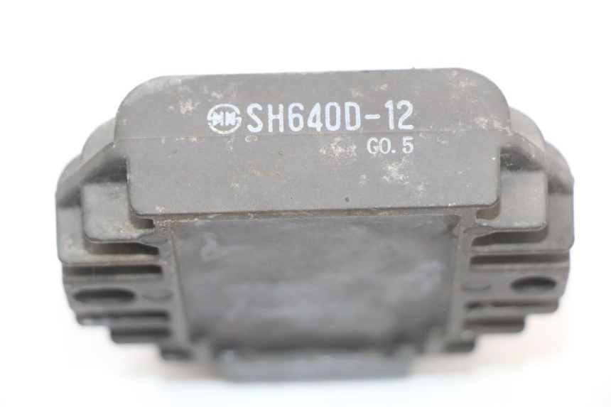 photo de REGULADOR DE CARGA RENAULT KOURANOS 125 (2001 - 2004) - Outro ângulo de visão
