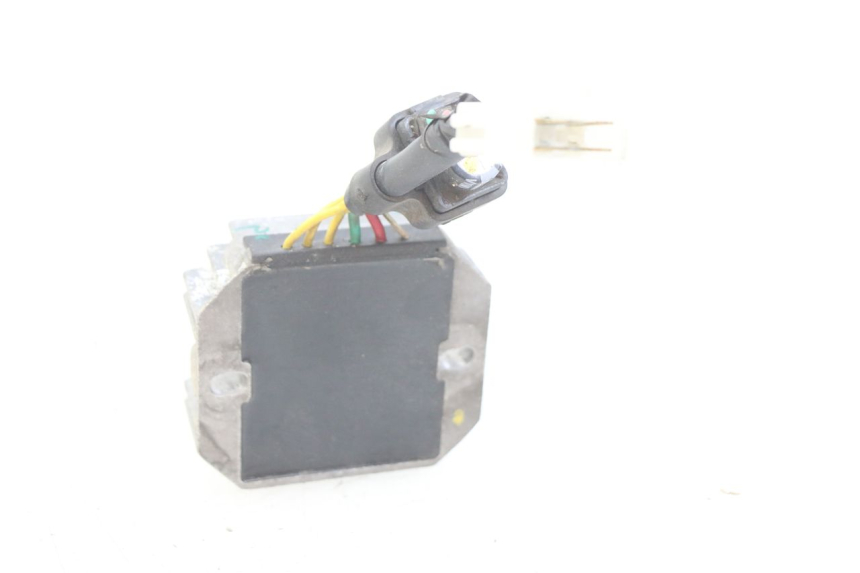 photo de REGULADOR DE CARGA PIAGGIO LIBERTY IGET 4T 50 (2015 - 2020) - Zoom do estado de desgaste