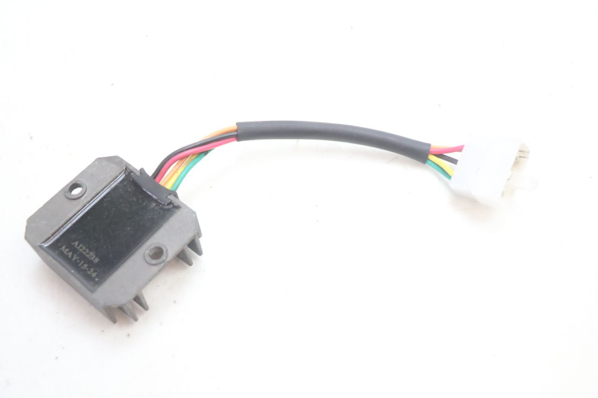 photo de REGULADOR DE CARGA KYMCO LIKE 125 (2009 - 2016) - Zoom do estado de desgaste