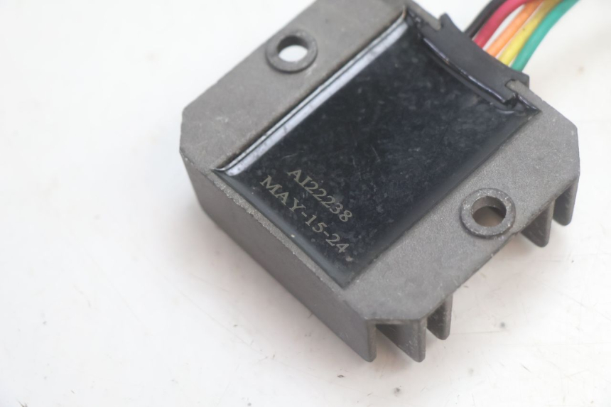 photo de REGULADOR DE CARGA KYMCO LIKE 125 (2009 - 2016) - Outro ângulo de visão