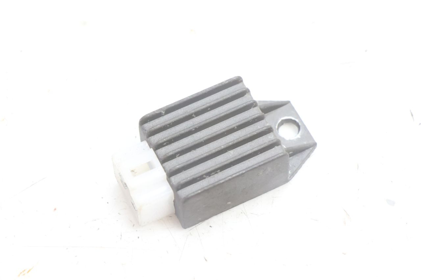 photo de REGULADOR DE CARGA PEUGEOT LUDIX BLASTER 50 (2006 - 2014) - Vista principal