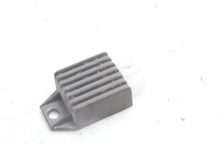 photo de REGULADOR DE CARGA PEUGEOT LUDIX BLASTER 50 (2006 - 2014) - Detalhe da peça
