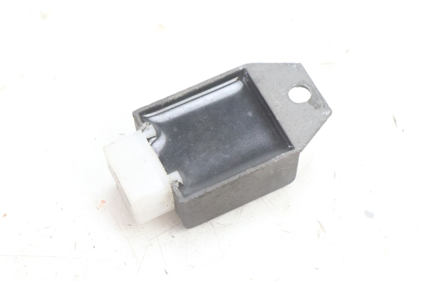 photo de REGULADOR DE CARGA PEUGEOT LUDIX BLASTER 50 (2006 - 2014) - Outro ângulo de visão
