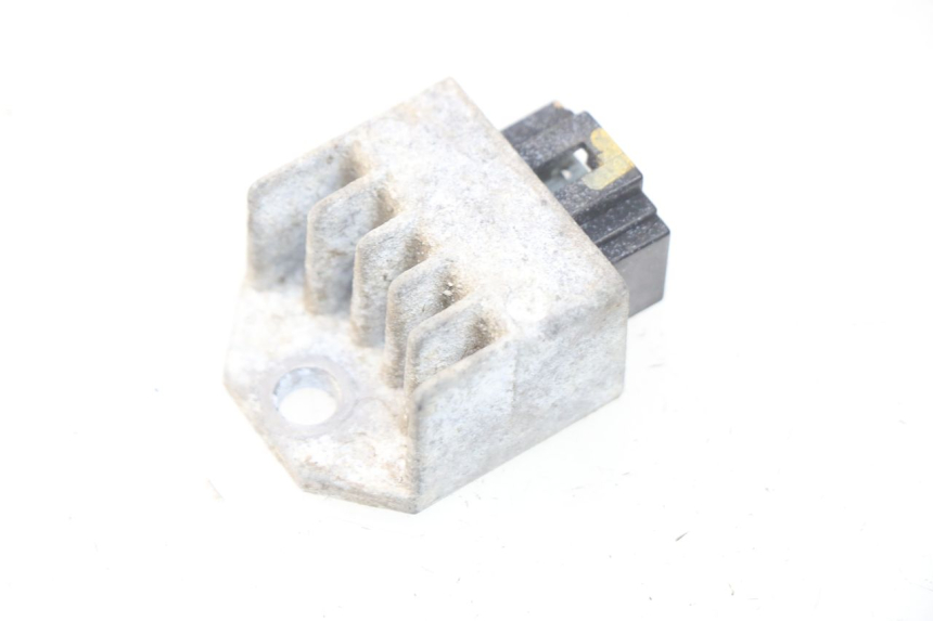 photo de REGULADOR DE CARGA PEUGEOT LUDIX 50 (2005 - 2007) - Outro ângulo de visão