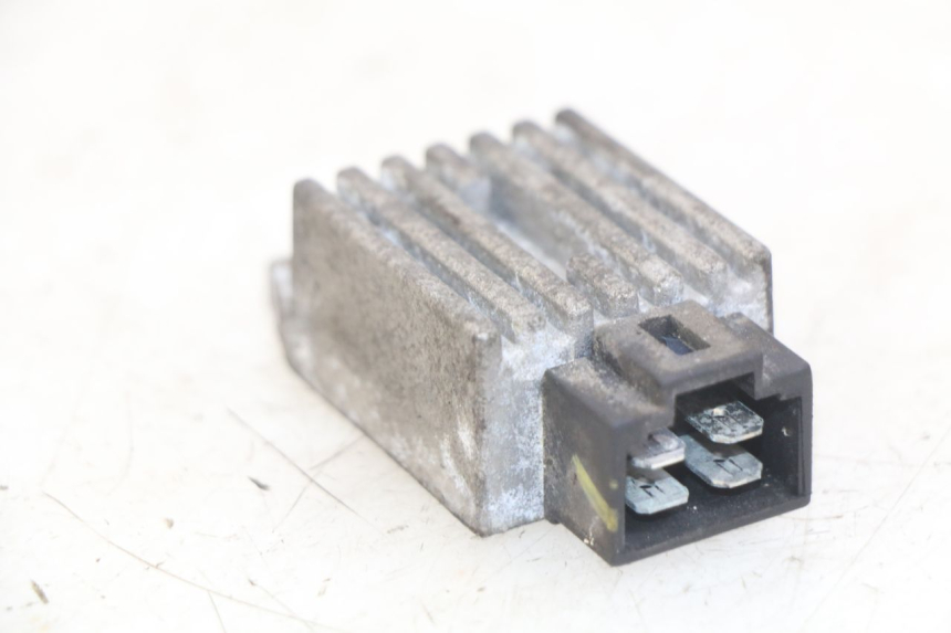 photo de REGULADOR DE CARGA PEUGEOT LUDIX 50 (2005 - 2007) - Zoom do estado de desgaste