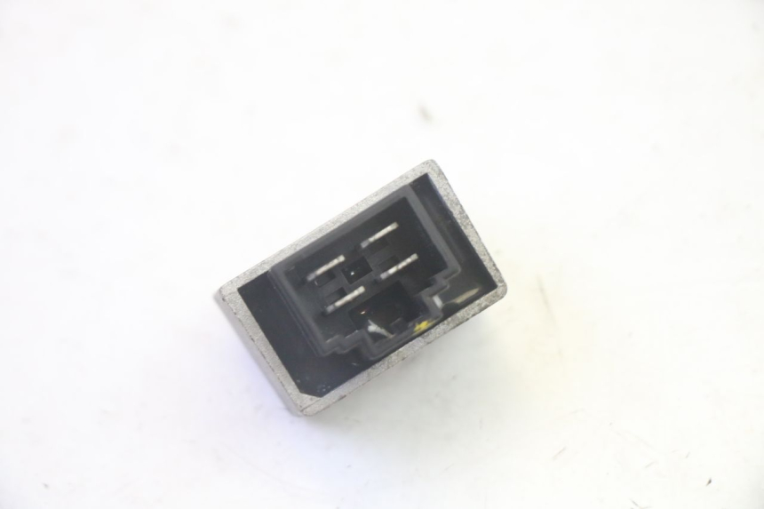 photo de REGULADOR DE CARGA PEUGEOT LUDIX 50 (2005 - 2007) - Outro ângulo de visão