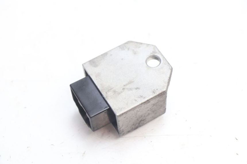 photo de REGULADOR DE CARGA PEUGEOT LUDIX 50 (2008 - 2017) - Zoom do estado de desgaste