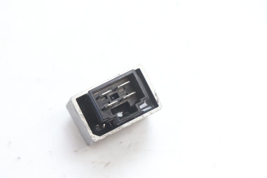 photo de REGULADOR DE CARGA PEUGEOT LUDIX 50 (2008 - 2017) - Outro ângulo de visão