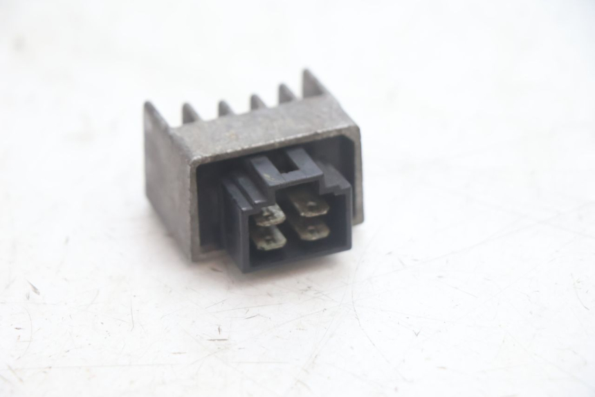 photo de REGULADOR DE CARGA PEUGEOT LUDIX 50 (2005 - 2007) - Zoom do estado de desgaste