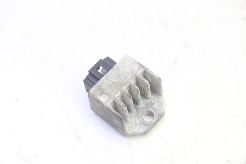 photo de REGULADOR DE CARGA PEUGEOT LUDIX ONE 50 (2004 - 2006) - Detalhe da peça