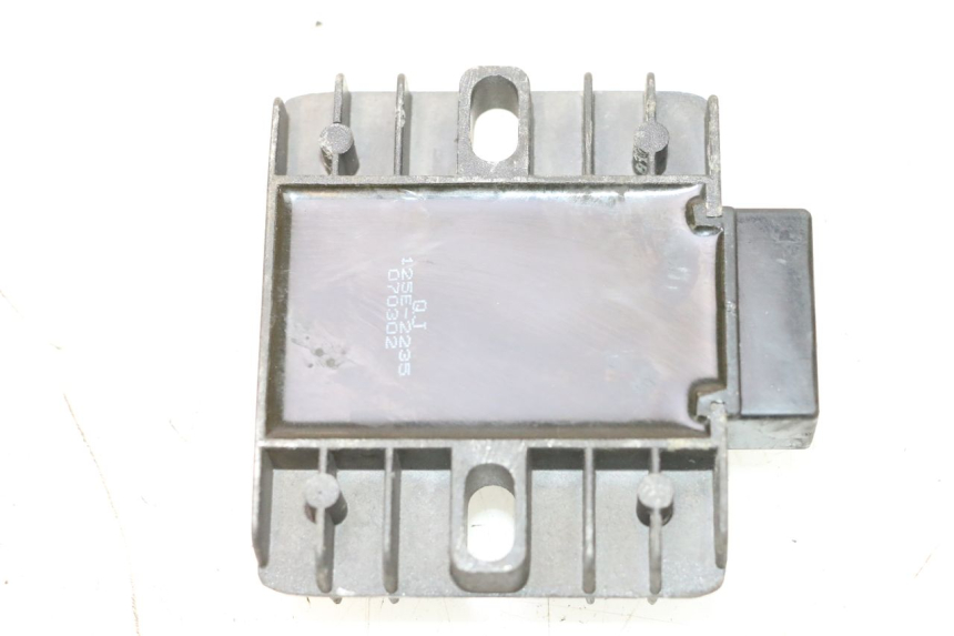 photo de REGULATEUR CHARGE KEEWAY MATRIX RX9 125 (2006 - 2007) - Outro ângulo de visão