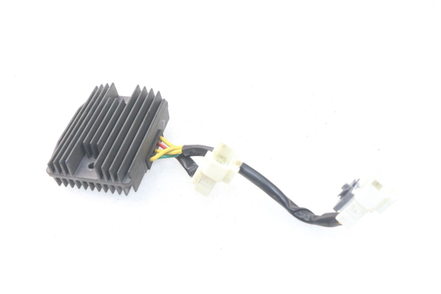 photo de REGULADOR DE CARGA PIAGGIO MP3 HPE 500 (2019 - 2022) - Outro ângulo de visão