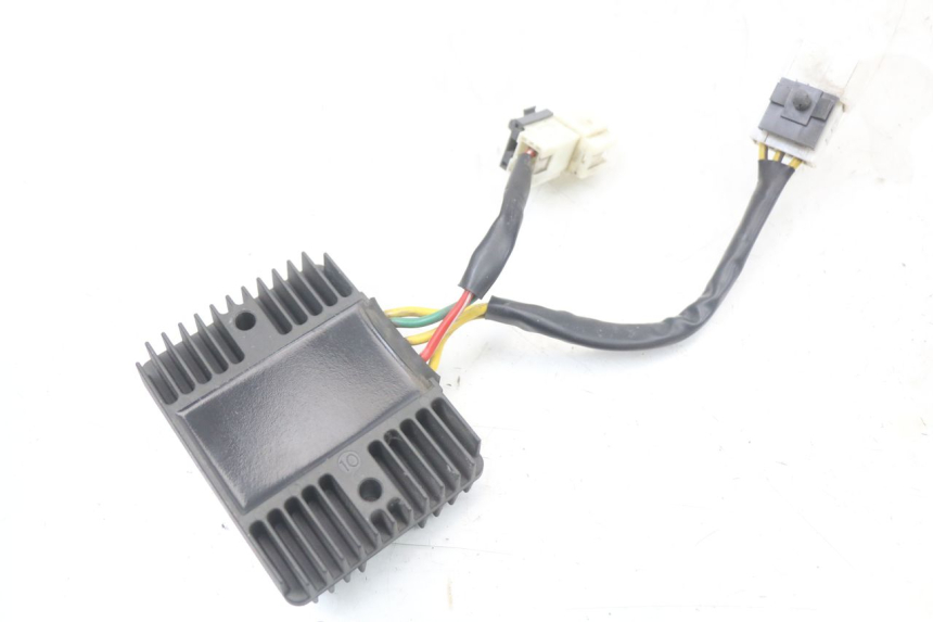 photo de REGULADOR DE CARGA PIAGGIO MP3 HPE 350 (2018 - 2020) - Outro ângulo de visão