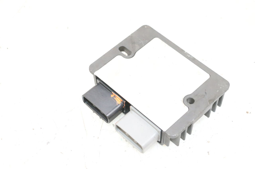 photo de REGULADOR DE CARGA PIAGGIO MP3 HPE 300 (2019 - 2026) - Outro ângulo de visão