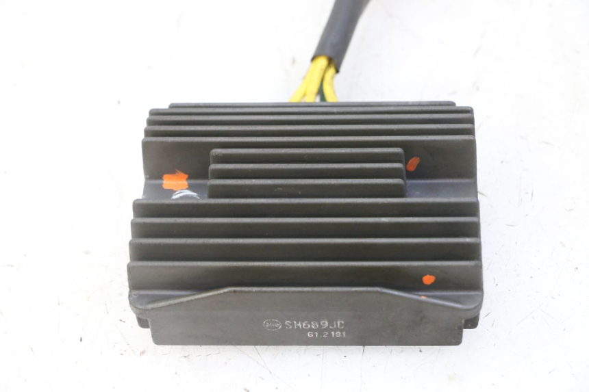 photo de REGULADOR DE CARGA PIAGGIO MP3 LT 300 (2010 - 2016) - Pontos de fixação