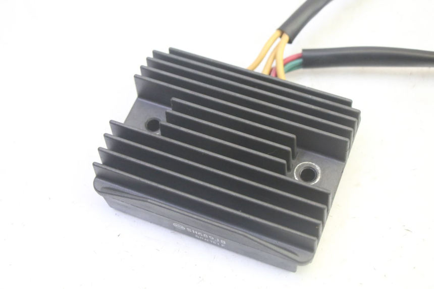 photo de REGULADOR DE CARGA PIAGGIO MP3 LT 400 (2007 - 2012) - Detalhe da peça