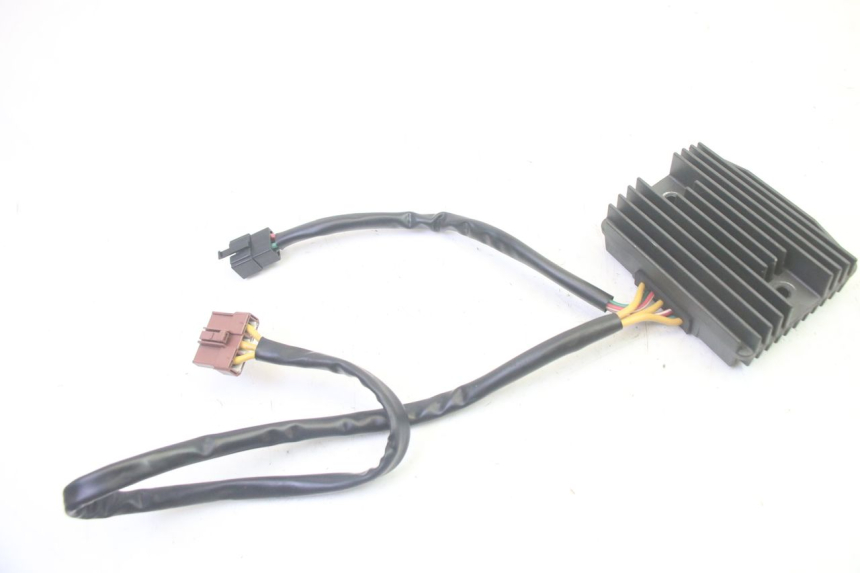 photo de REGULADOR DE CARGA PIAGGIO MP3 LT 400 (2007 - 2012) - Outro ângulo de visão