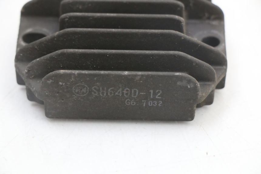 photo de REGULADOR DE CARGA PIAGGIO MP3 125 (2006 - 2014) - Outro ângulo de visão