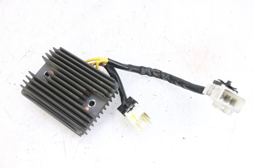 photo de REGULADOR DE CARGA PIAGGIO MP3 500 (2014 - 2017) - Outro ângulo de visão