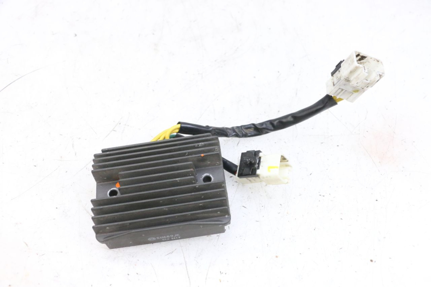 photo de REGULADOR DE CARGA PIAGGIO MP3 500 (2014 - 2017) - Pontos de fixação
