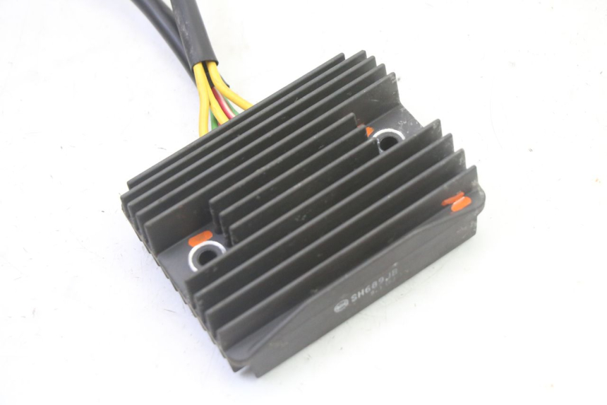 photo de REGULADOR DE CARGA PIAGGIO MP3 RL 250 (2006 - 2010) - Detalhe da peça