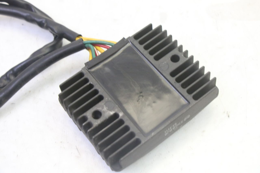 photo de REGULADOR DE CARGA PIAGGIO MP3 500 (2011 - 2015) - Pontos de fixação