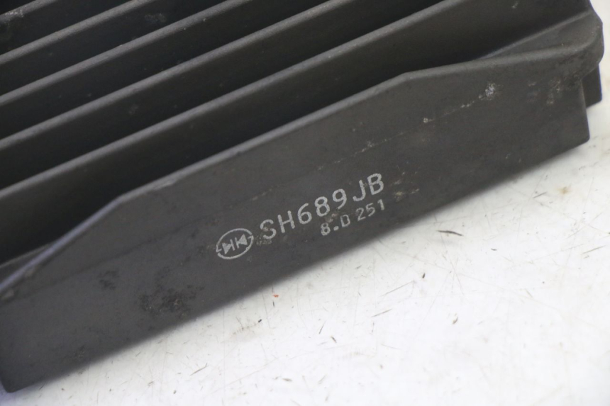 photo de REGULADOR DE CARGA PIAGGIO MP3 RL 250 (2006 - 2010) - Zoom do estado de desgaste