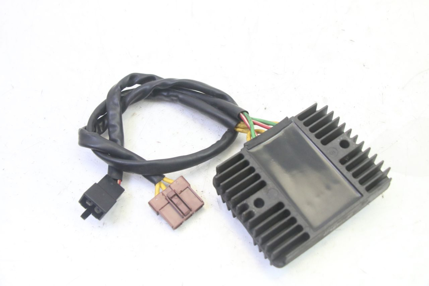 photo de REGULADOR DE CARGA PIAGGIO MP3 RL 250 (2006 - 2010) - Outro ângulo de visão