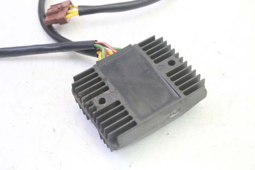 photo de REGULADOR DE CARGA PIAGGIO MP3 RL 250 (2006 - 2010) - Pontos de fixação