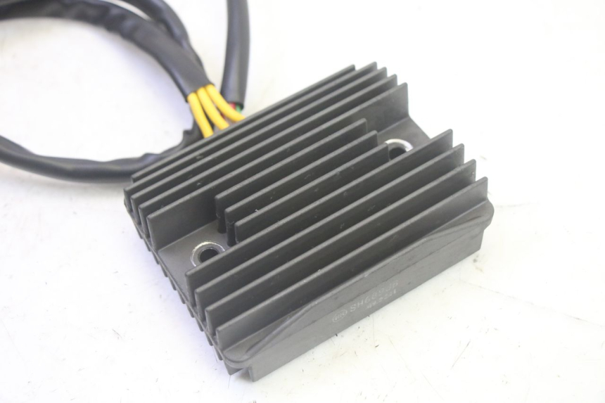 photo de REGULADOR DE CARGA PIAGGIO MP3 RL 250 (2006 - 2010) - Detalhe da peça