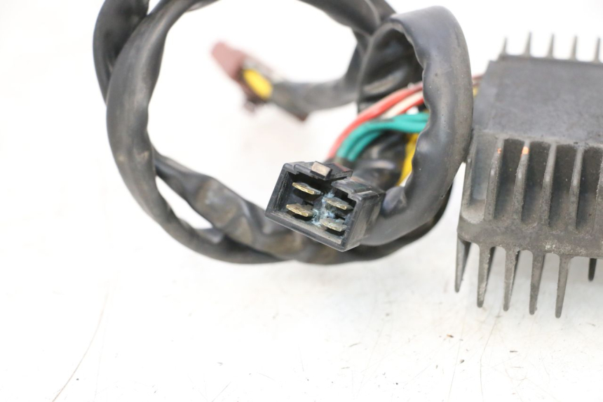 photo de REGULADOR DE CARGA PIAGGIO MP3 RL 250 (2006 - 2010) - Ampliação técnica