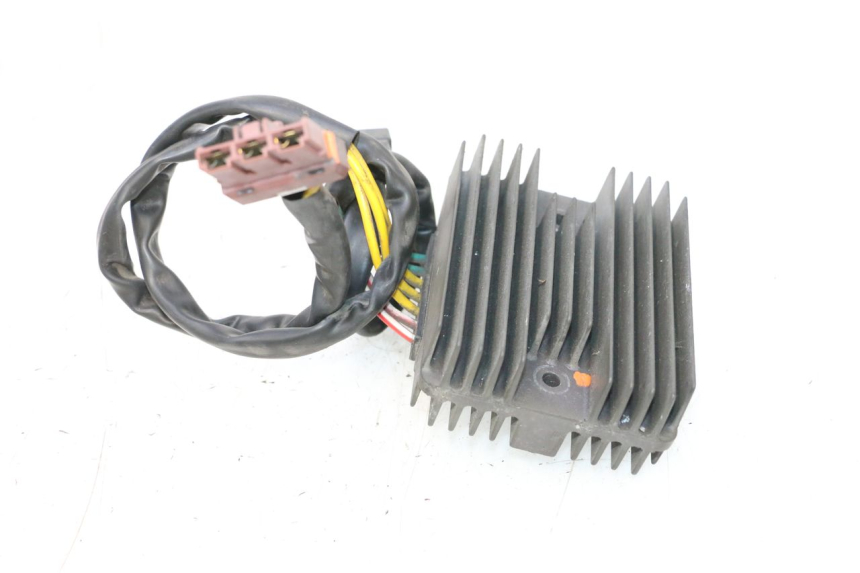 photo de REGULADOR DE CARGA PIAGGIO MP3 RL 250 (2006 - 2010) - Pontos de fixação
