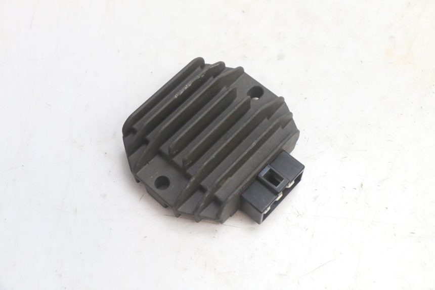 photo de REGULADOR DE CARGA PIAGGIO MP3 125 (2006 - 2014) - Vista principal