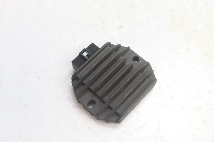 photo de REGULADOR DE CARGA PIAGGIO MP3 125 (2006 - 2014) - Detalhe da peça
