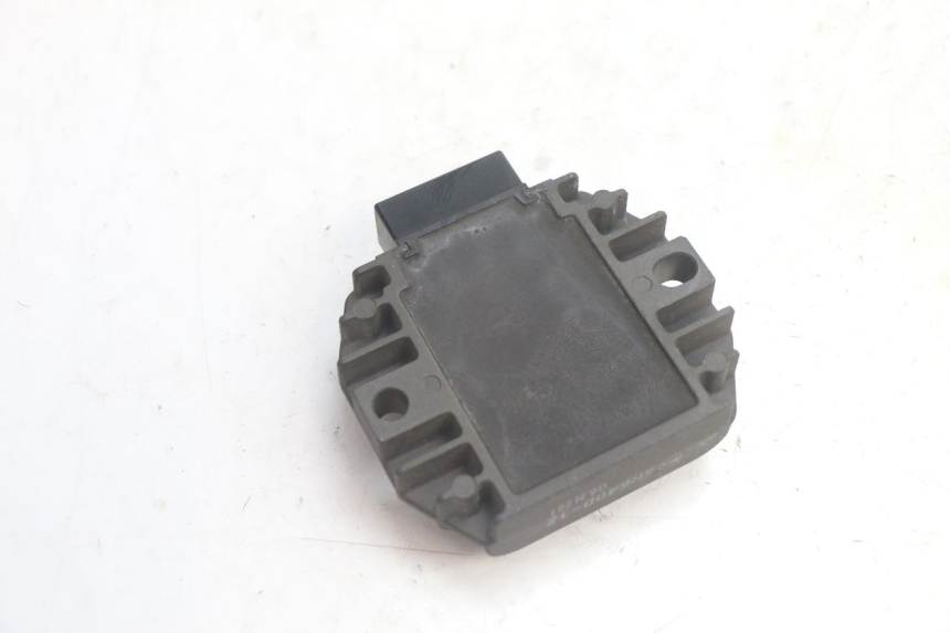 photo de REGULADOR DE CARGA PIAGGIO MP3 125 (2006 - 2014) - Ampliação técnica