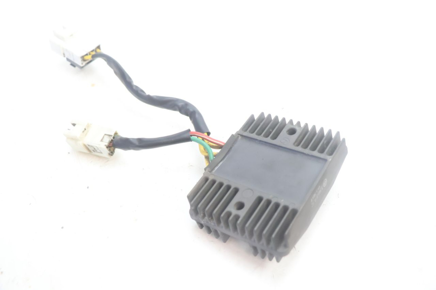 photo de REGULADOR DE CARGA PIAGGIO MP3 500 (2016 - 2018) - Outro ângulo de visão