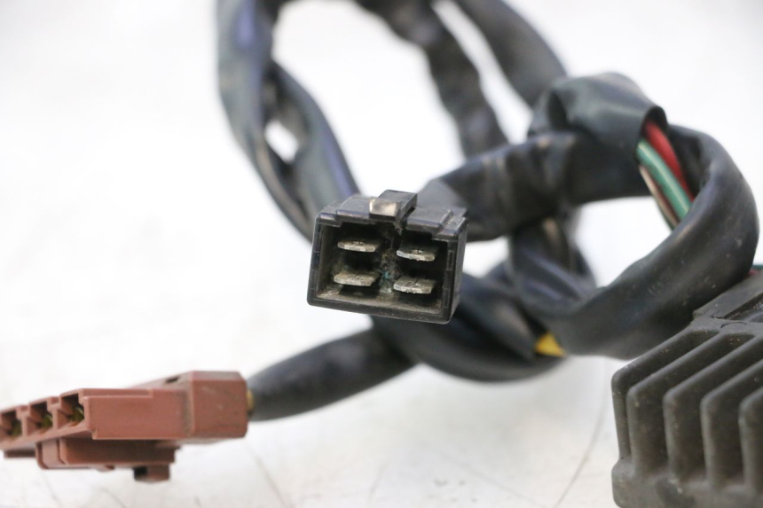 photo de REGULADOR DE CARGA PIAGGIO MP3 500 (2011 - 2015) - Pontos de fixação
