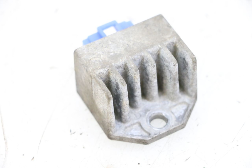photo de REGULADOR DE CARGA YAMAHA NEO'S NEOS 2T 50 (1998 - 2007) - Outro ângulo de visão