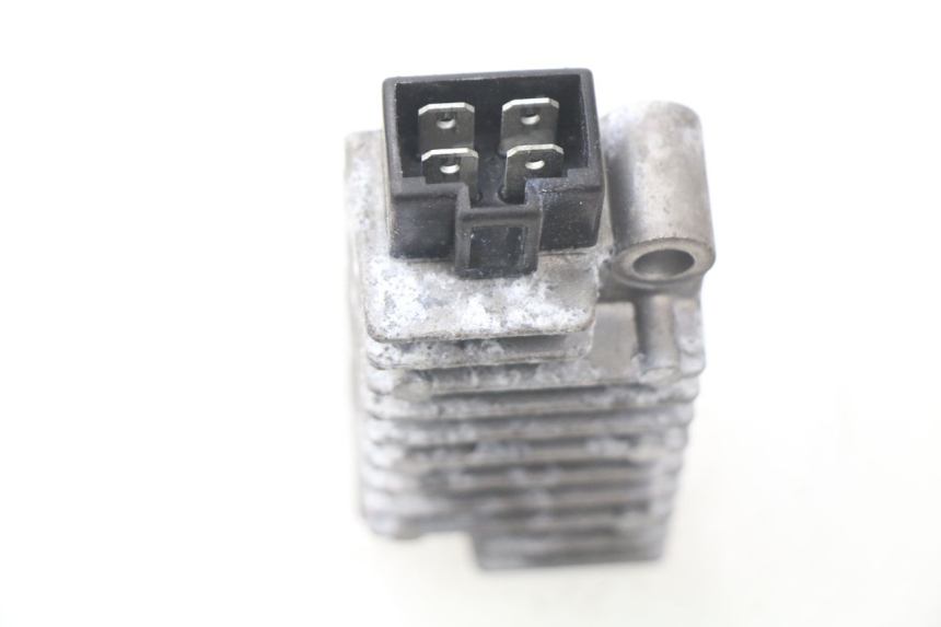 photo de REGULADOR DE CARGA YAMAHA NEOS NEO'S 4T 50 (2008 - 2016) - Zoom do estado de desgaste