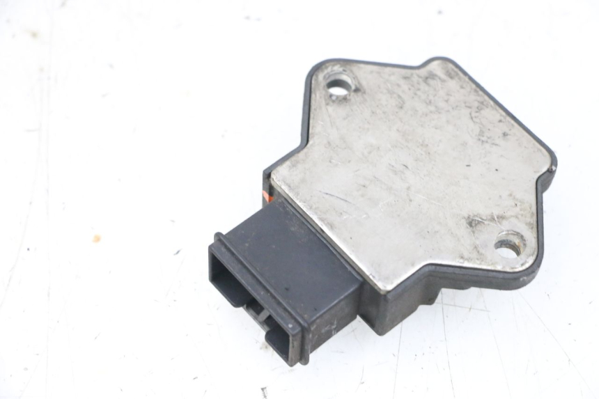 photo de REGULADOR DE CARGA HONDA NSR R 125 (1994 - 2003) - Zoom do estado de desgaste