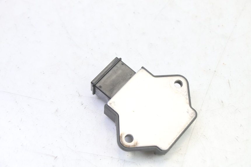 photo de REGULADOR DE CARGA HONDA NTV DEAUVILLE 650 (2001 - 2006) - Outro ângulo de visão