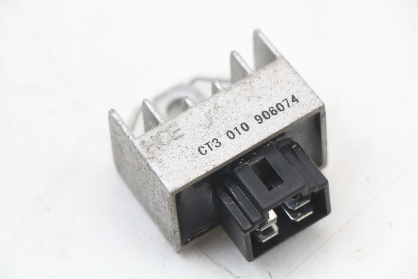 photo de REGULADOR DE CARGA SYM ORBIT 50 (2008 - 2010) - Detalhe da peça