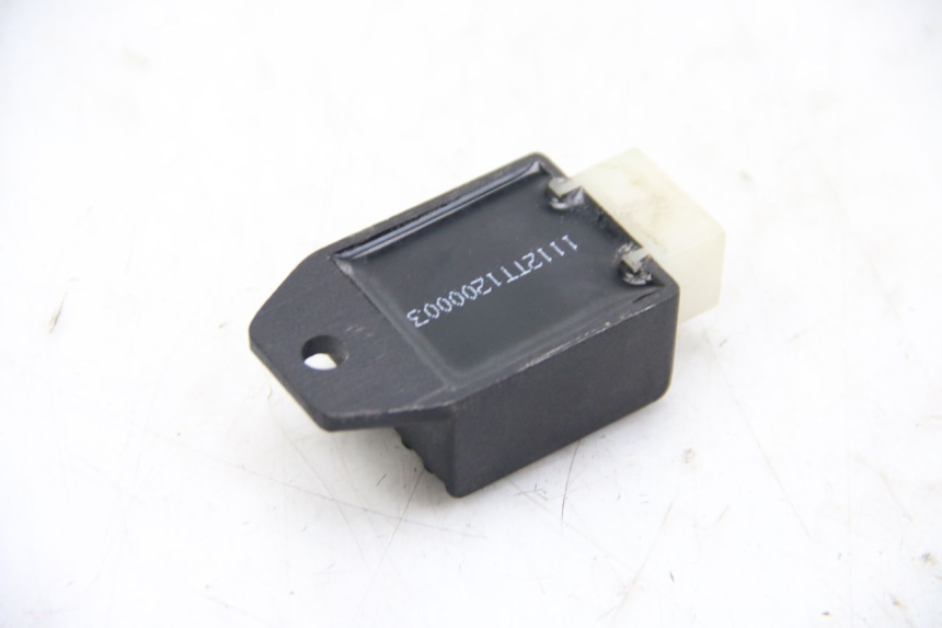 photo de REGULADOR DE CARGA TNT MOTOR OTTO 2T 50 (2012 - 2018) - Outro ângulo de visão