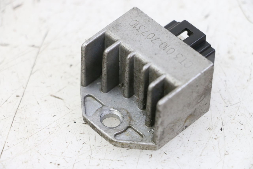photo de REGULADOR DE CARGA PEUGEOT KISBEE 4T 50 (2010 - 2017) - Zoom do estado de desgaste