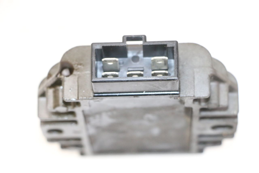 photo de REGULADOR DE CARGA PIAGGIO MP3 125 (2006 - 2014) - Detalhe da peça