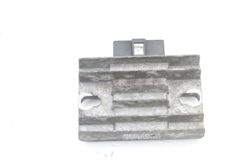photo de REGULADOR DE CARGA PIAGGIO VESPA GRANTURISMO 125 (2003 - 2007) - Detalhe da peça